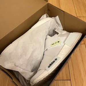 ADIDAS NMD_R1 SHOES
